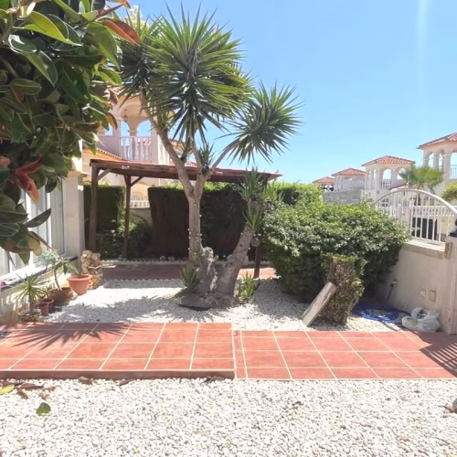3 Bedrooms Detached Villa with comm. Pool, Parking and Solarium_LO CRISPIN_ALGORFA