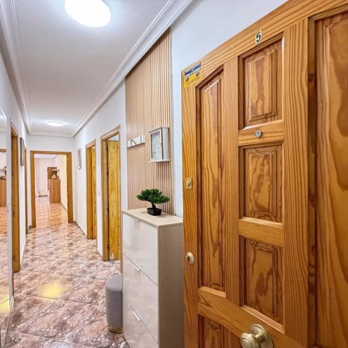 2 Bedrooms Renovated Apartment on 3rd Floor with Lift Access and Terrace, 300m to the Beach_TORREVIEJA