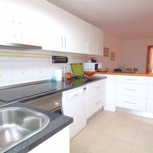 3 Bedrooms Renovated TownHouse with Front Terrace and Court yard, 300m to the Beach_Torrevieja