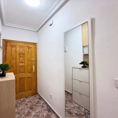 2 Bedrooms Renovated Apartment on 3rd Floor with Lift Access and Terrace, 300m to the Beach_TORREVIEJA