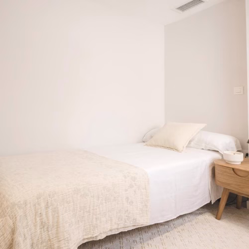 3 Bedrooms Renovated Beach Front Apartment on 7th Floor with comm. Pool and Lift Access_TORREVIEJA