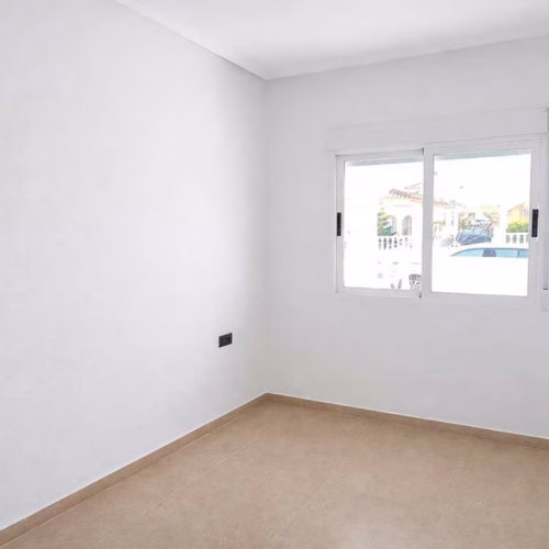 2 Bedrooms Renewed Detached Villa with comm. Pool, Off-road Parking, Terrace and Solarium_LO CRISPIN_ALGORFA