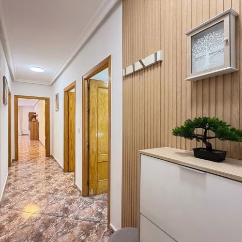 2 Bedrooms Renovated Apartment on 3rd Floor with Lift Access and Terrace, 300m to the Beach_TORREVIEJA