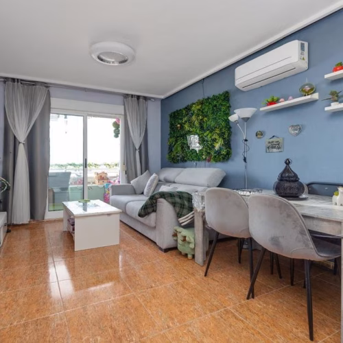2 Bedrooms Apartment on 4th Floor with Lift Access, comm. Pool and 2 Parking spaces_TORREVIEJA
