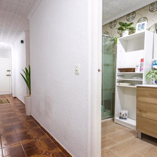 2 Bedrooms Renovated Beach Apartment on 4th-Floor with Lift Access and Terrace_TORREVIEJA