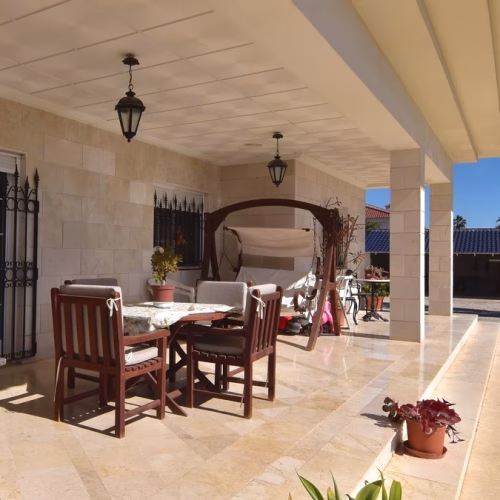 7 Bedrooms Executive Villa with Pool, 3-car Carport and converted Underbuild_ELCHE