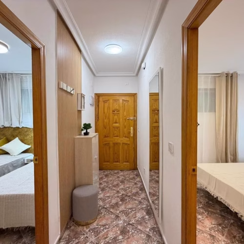 2 Bedrooms Renovated Apartment on 3rd Floor with Lift Access and Terrace, 300m to the Beach_TORREVIEJA