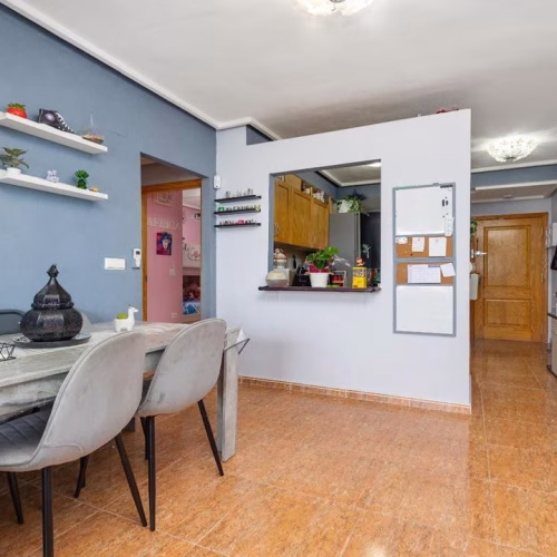 2 Bedrooms Apartment on 4th Floor with Lift Access, comm. Pool and 2 Parking spaces_TORREVIEJA