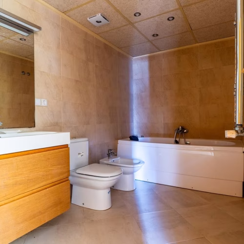 6 Bedrooms Detached Villa with Pool, Underbuilt, Off-road Parking and Solarium_VILLAMARTIN