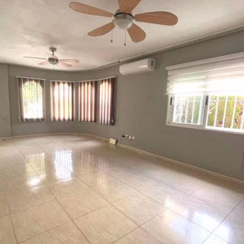 3 Bedrooms Detached Villa with comm. Pool, Parking and Solarium_LO CRISPIN_ALGORFA