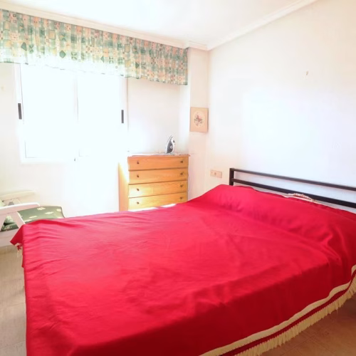 2 Bedrooms Town centre Apartment on 4th Floor with comm. Pool, and Lift Access, 500m to the Beach_TORREVIEJA