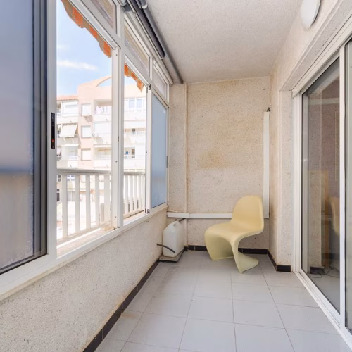 1 Bedroom Apartment on the 2nd Floor with Lift Access, comm. Pool and Glazed-in terrace, 250m to the Beach_TORREVIEJA