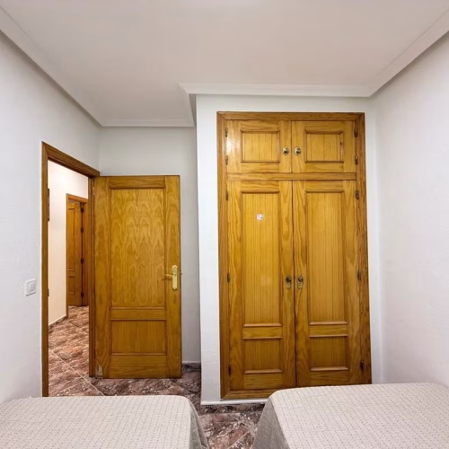 2 Bedrooms Renovated Apartment on 3rd Floor with Lift Access and Terrace, 300m to the Beach_TORREVIEJA