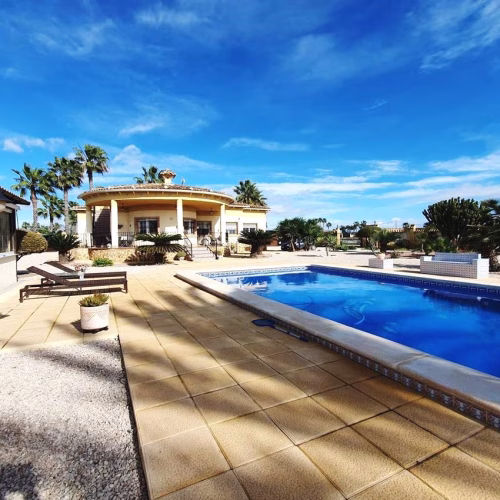 4 Bedrooms Country Villa with Pool, Garage, Carport, Outside BBQ/Kitchen and Solarium_CATRAL