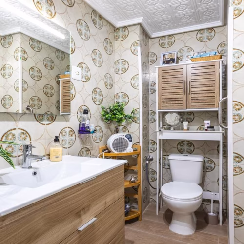 2 Bedrooms Renovated Beach Apartment on 4th-Floor with Lift Access and Terrace_TORREVIEJA