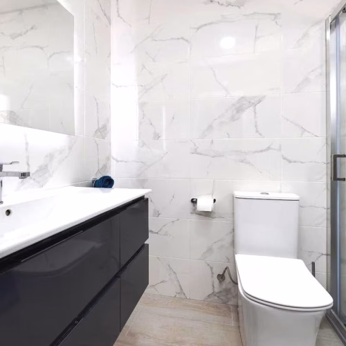 2 Bedrooms Top Floor Apartment on 5th Floor with comm. Pool and Terrace, Close to Beach and Amenities_TORREVIEJA