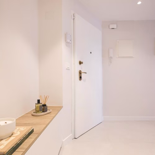 3 Bedrooms Renovated Beach Front Apartment on 7th Floor with comm. Pool and Lift Access_TORREVIEJA