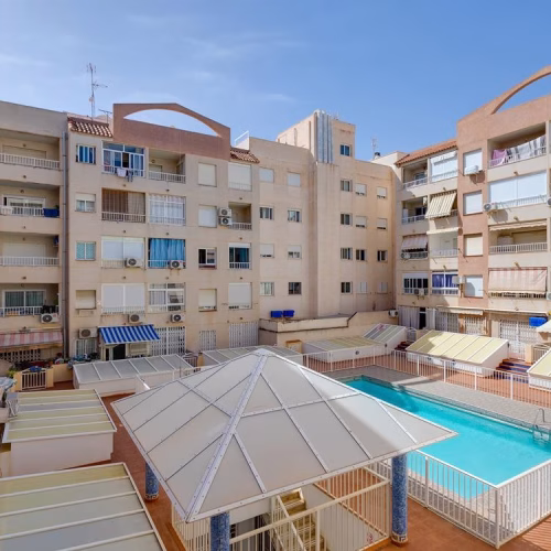 1 Bedroom Apartment on the 2nd Floor with Lift Access, comm. Pool and Glazed-in terrace, 250m to the Beach_TORREVIEJA