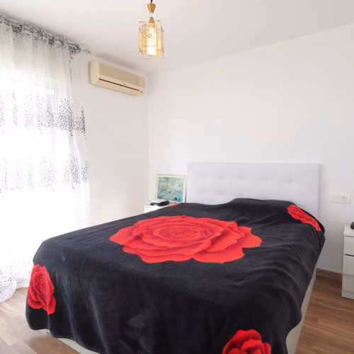 3 Bedrooms Quad-style Villa with comm. Pool, Off-road Parking and Solarium_TORREVIEJA