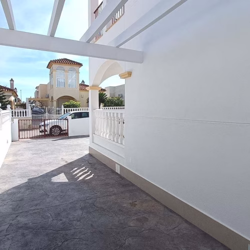 2 Bedrooms Renewed Detached Villa with comm. Pool, Off-road Parking, Terrace and Solarium_LO CRISPIN_ALGORFA
