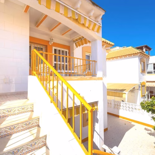 3 Bedrooms Top Floor Apartment with comm. Pool, Tennis, Storage and Solarium_TORREVIEJA