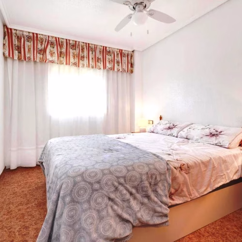 2 Bedrooms Top Floor Apartment on 5th Floor with comm. Pool and Terrace, Close to Beach and Amenities_TORREVIEJA