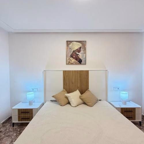 2 Bedrooms Renovated Apartment on 3rd Floor with Lift Access and Terrace, 300m to the Beach_TORREVIEJA