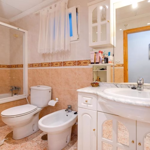 3 Bedrooms Apartment on 1st Floor with Lift Access, Terrace and Underground Parking, 200m to the Beach_TORREVIEJA