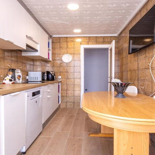 2 Bedrooms Renovated Beach Apartment on 4th-Floor with Lift Access and Terrace_TORREVIEJA