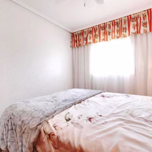 2 Bedrooms Top Floor Apartment on 5th Floor with comm. Pool and Terrace, Close to Beach and Amenities_TORREVIEJA