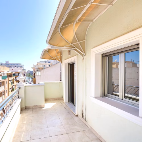 3 Bedrooms Beachfront Apartment on 4th Floor with Lift Access, Terrace, Solarium and Parking_TORREVIEJA