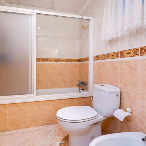 3 Bedrooms Apartment on 1st Floor with Lift Access, Terrace and Underground Parking, 200m to the Beach_TORREVIEJA