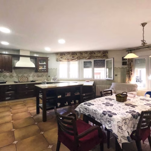 6 Bedrooms Town centre Villa with Garage, Courtyard, BBQ and Terrace_BIGASTRO