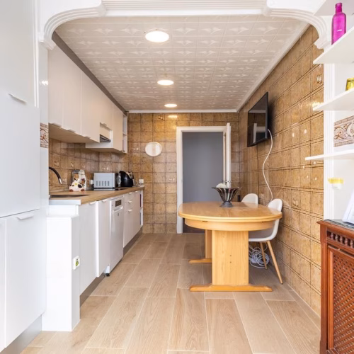 2 Bedrooms Renovated Beach Apartment on 4th-Floor with Lift Access and Terrace_TORREVIEJA