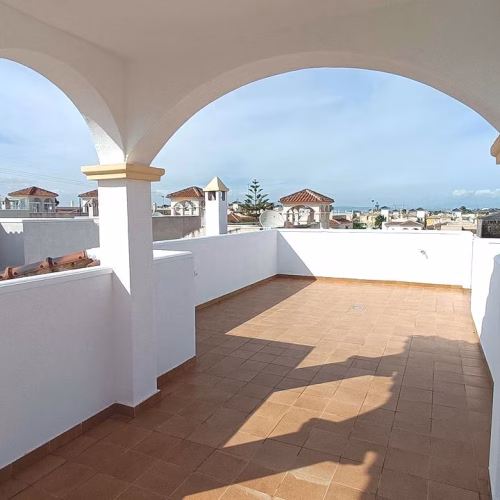 2 Bedrooms Renewed Detached Villa with comm. Pool, Off-road Parking, Terrace and Solarium_LO CRISPIN_ALGORFA