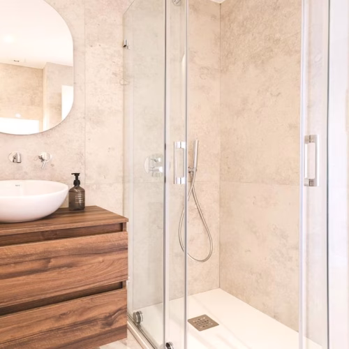 3 Bedrooms Renovated Beach Front Apartment on 7th Floor with comm. Pool and Lift Access_TORREVIEJA