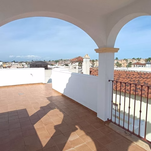 2 Bedrooms Renewed Detached Villa with comm. Pool, Off-road Parking, Terrace and Solarium_LO CRISPIN_ALGORFA