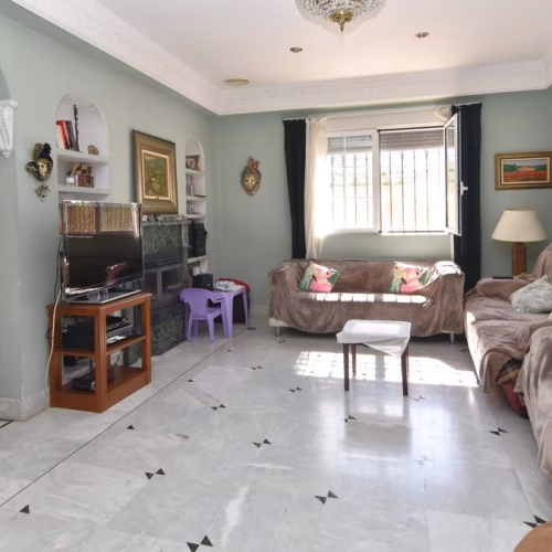 7 Bedrooms Executive Villa with Pool, 3-car Carport and converted Underbuild_ELCHE