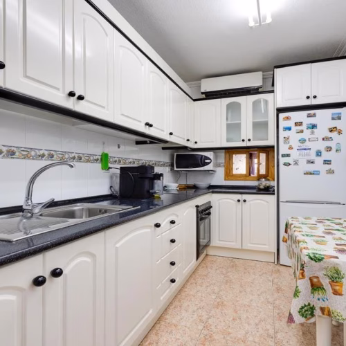 3 Bedrooms Apartment on 1st Floor with Lift Access, Terrace and Underground Parking, 200m to the Beach_TORREVIEJA