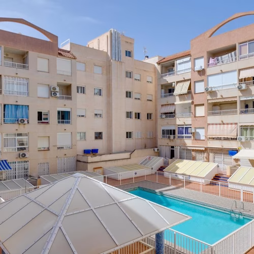 1 Bedroom Apartment on the 2nd Floor with Lift Access, comm. Pool and Glazed-in terrace, 250m to the Beach_TORREVIEJA