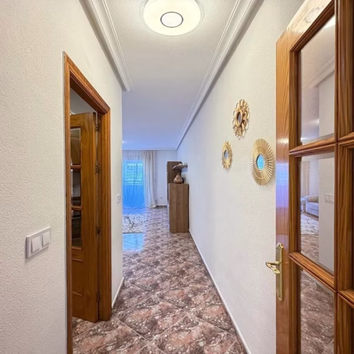 2 Bedrooms Renovated Apartment on 3rd Floor with Lift Access and Terrace, 300m to the Beach_TORREVIEJA