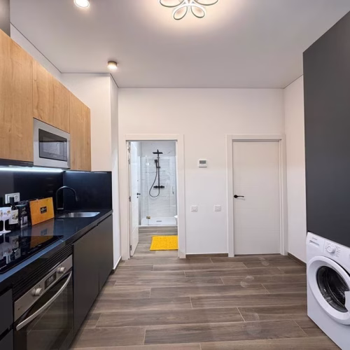 2 Bedrooms Renovated Ground floor Apartment with Glazed-in Terrace and 205m2 Basement, 200m to the Port_TORREVIEJA