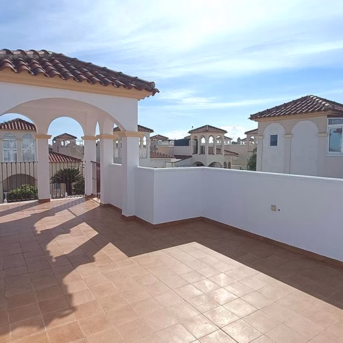 2 Bedrooms Renewed Detached Villa with comm. Pool, Off-road Parking, Terrace and Solarium_LO CRISPIN_ALGORFA