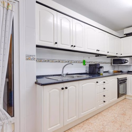 3 Bedrooms Apartment on 1st Floor with Lift Access, Terrace and Underground Parking, 200m to the Beach_TORREVIEJA