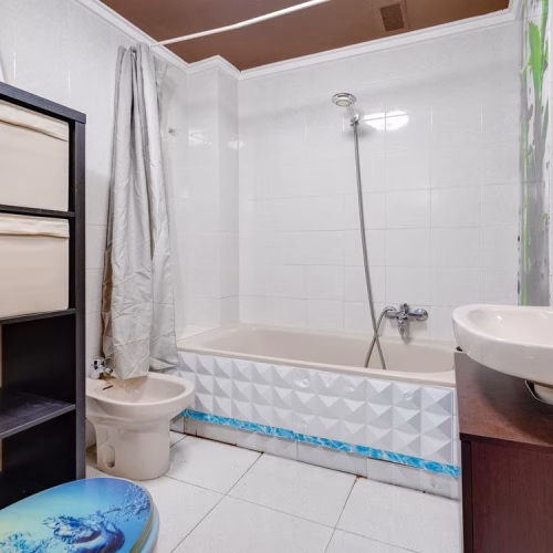 1 Bedroom Apartment on the 2nd Floor with Lift Access, comm. Pool and Glazed-in terrace, 250m to the Beach_TORREVIEJA