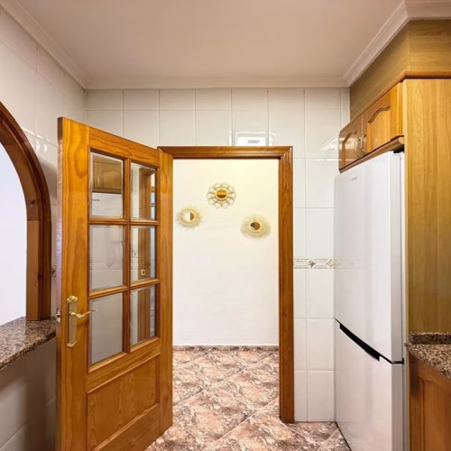 2 Bedrooms Renovated Apartment on 3rd Floor with Lift Access and Terrace, 300m to the Beach_TORREVIEJA
