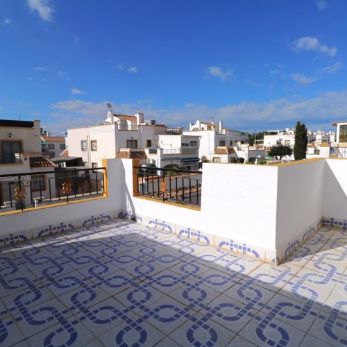 3 Bedrooms Quad-style Villa with comm. Pool, Off-road Parking and Solarium_TORREVIEJA