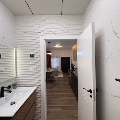 2 Bedrooms Renovated Ground floor Apartment with Glazed-in Terrace and 205m2 Basement, 200m to the Port_TORREVIEJA