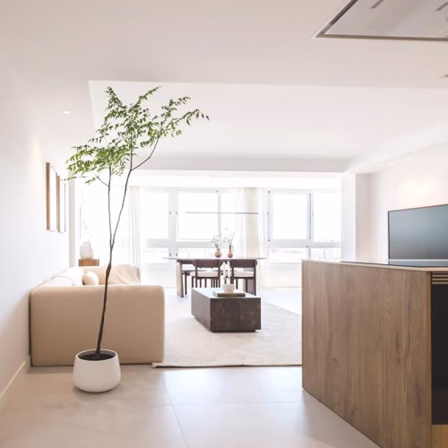 3 Bedrooms Renovated Beach Front Apartment on 7th Floor with comm. Pool and Lift Access_TORREVIEJA