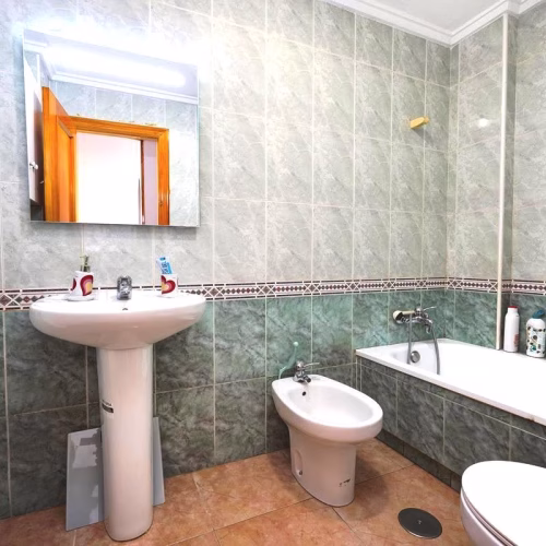 1 Bedroom Town centre Apartment on 1st Floor with Lift Access, Terrace and comm. Pool_TORREVIEJA